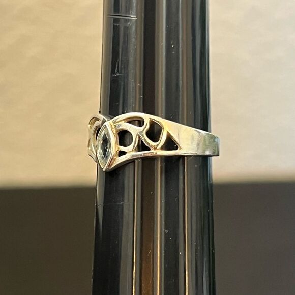 Very Pretty Sterling Silver Adjustable Ring with Center Stone ~ 9 - Picture 3 of 5